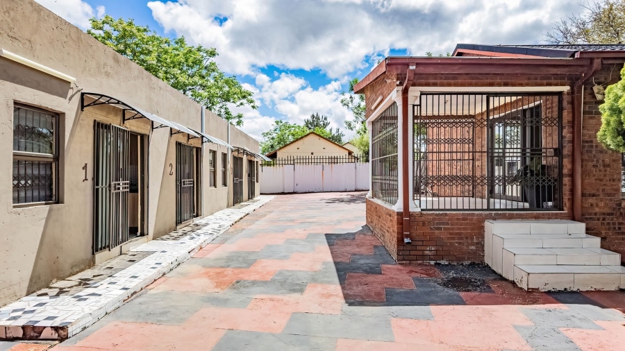7 Bedroom Property for Sale in Mogwase Unit 4 North West